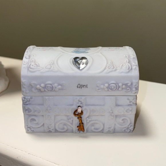 April Hopechest with Birthstone Precious Moments